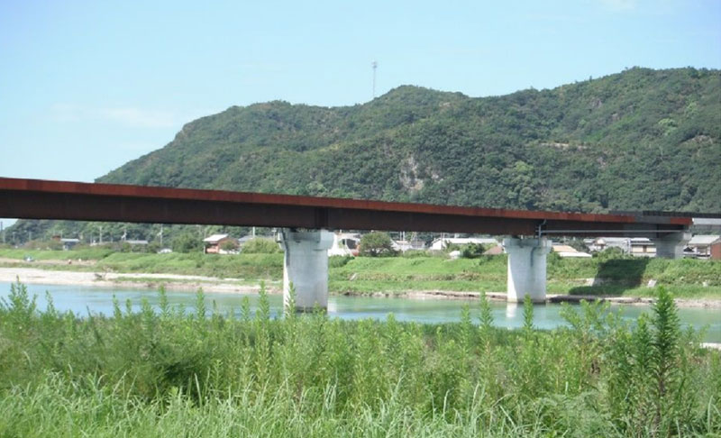 耐候性鋼橋の事例