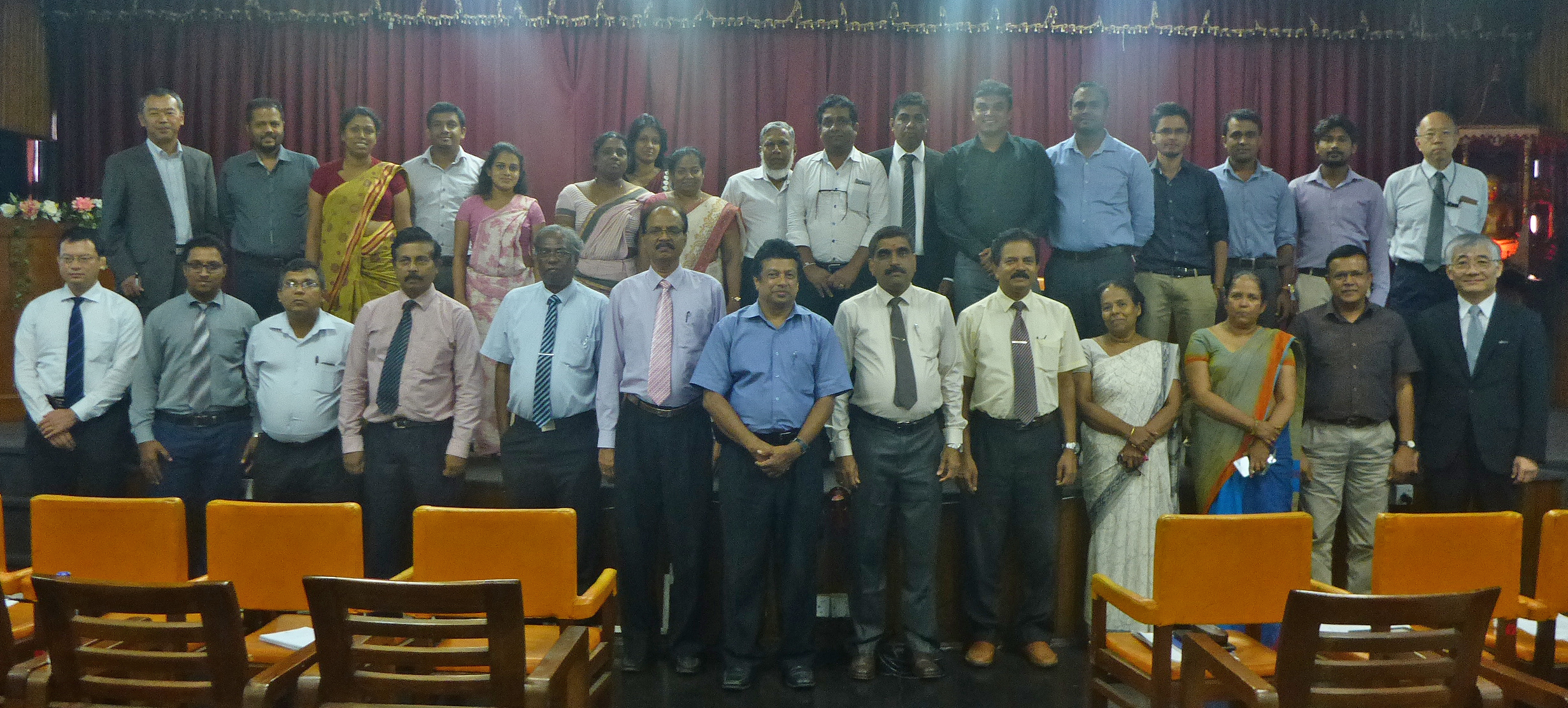 スリランカでの「水と災害プラットフォームに関する会議」の参加者
