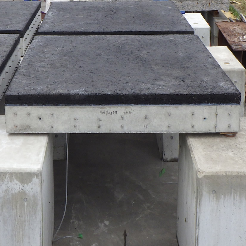 コンクリート床版模擬供試体を用いた床版上面の滞水検知手法の検討