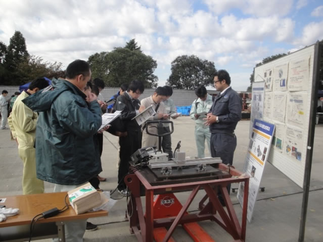 Practical exercise of nondestructive inspection to road administrators (carried out as part of the training of the College of Land, Infrastructure, Transport and Tourism) 