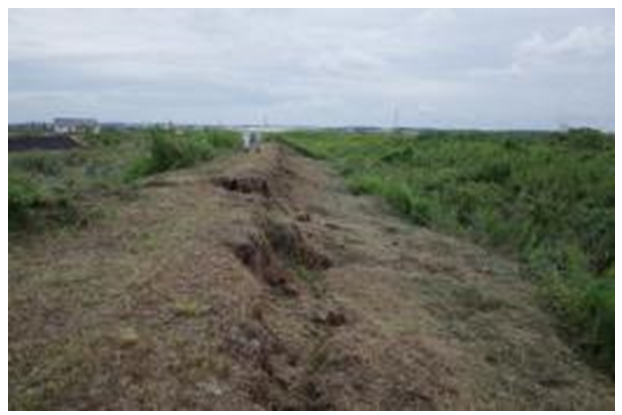 click to enlarge Photo 1 : Seepage failure of Shibui River (Miyagi Prefecture) due to heavy rain in September 2015 (break also occurred in places where there was large failure)