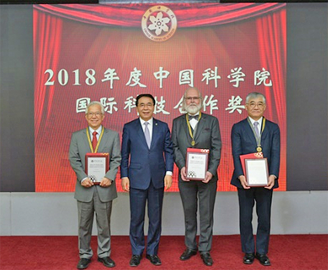 Prof. Koike (first from right) after the awarding ceremony at the Chinese Academy of Sciences(Source: Chinese Academy of Sciences)