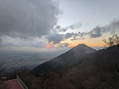 自然豊かな筑波山の山頂から見たつくば市街