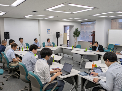 官民学の関係者による勉強会の様子