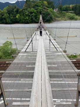 実際に渡った大井川の吊橋