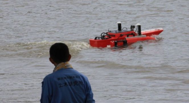 ラジコンボートを用いた河床高の試行計測