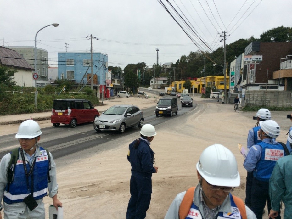 堆積していた土砂が撤去された道路を示す写真